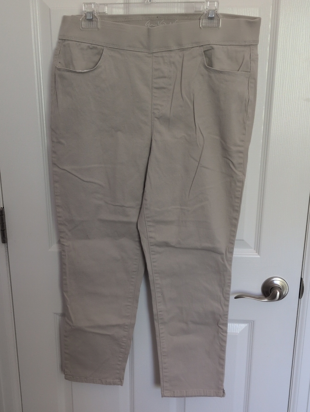 Gloria Vanderbilt Khaki Pull On Cropped Pants - 12
